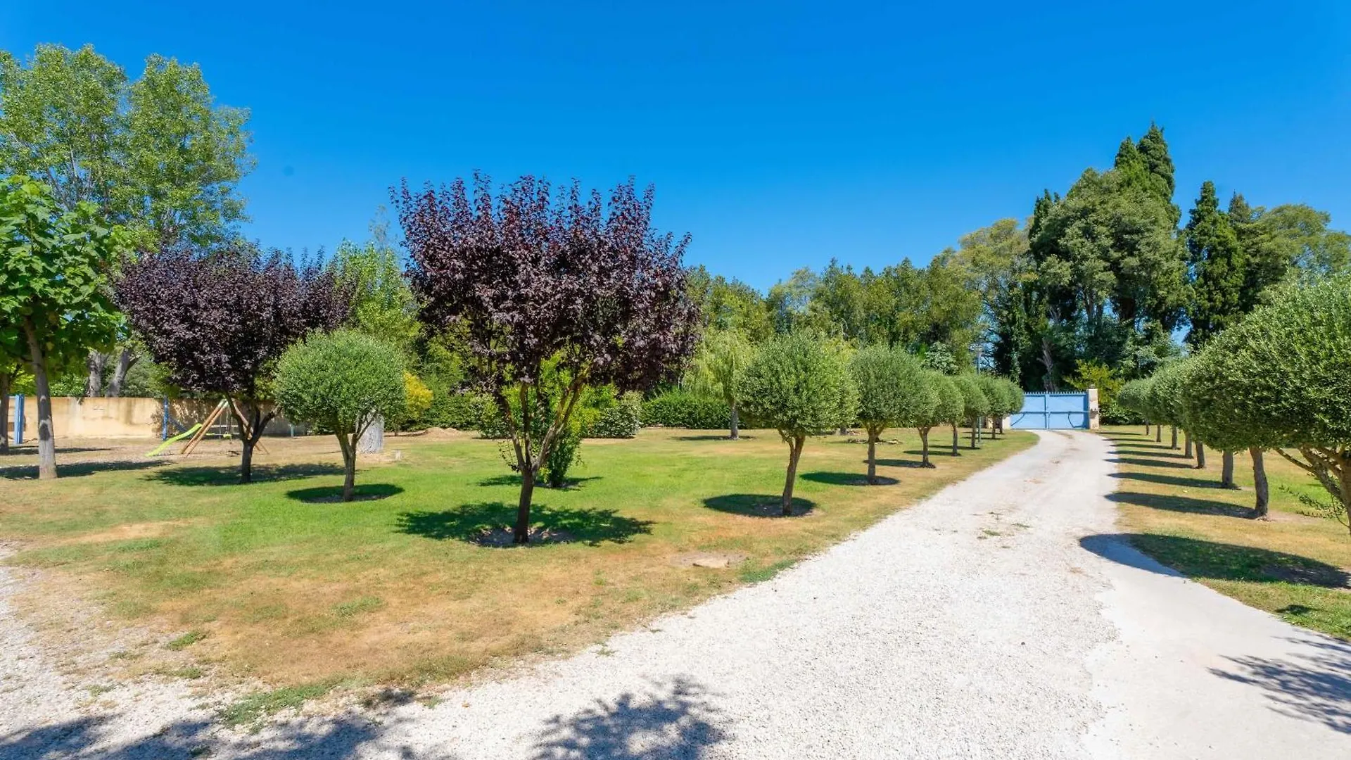 Le Mas Des Lys - Guest Houses Au Coeur De La Provence Dans Un Parc Paysage Avec Piscine, Sauna Et Boulodrome Grans Franciaország