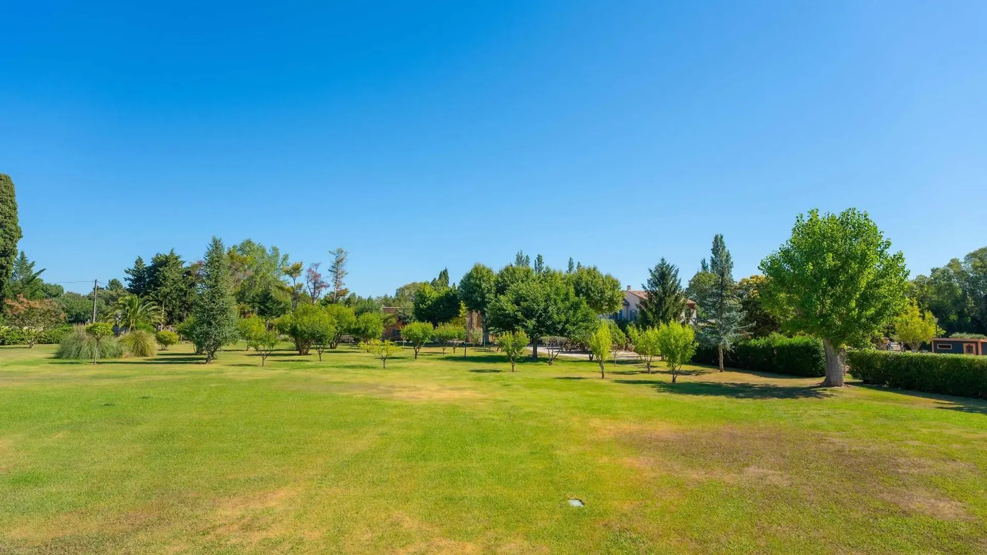 Le Mas Des Lys - Guest Houses Au Coeur De La Provence Dans Un Parc Paysage Avec Piscine, Sauna Et Boulodrome Grans Franciaország