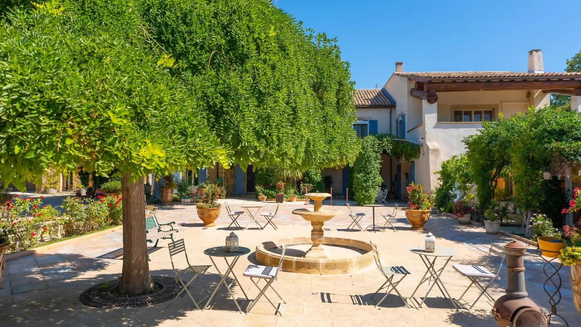 Le Mas Des Lys - Guest Houses Au Coeur De La Provence Dans Un Parc Paysage Avec Piscine, Sauna Et Boulodrome Grans
