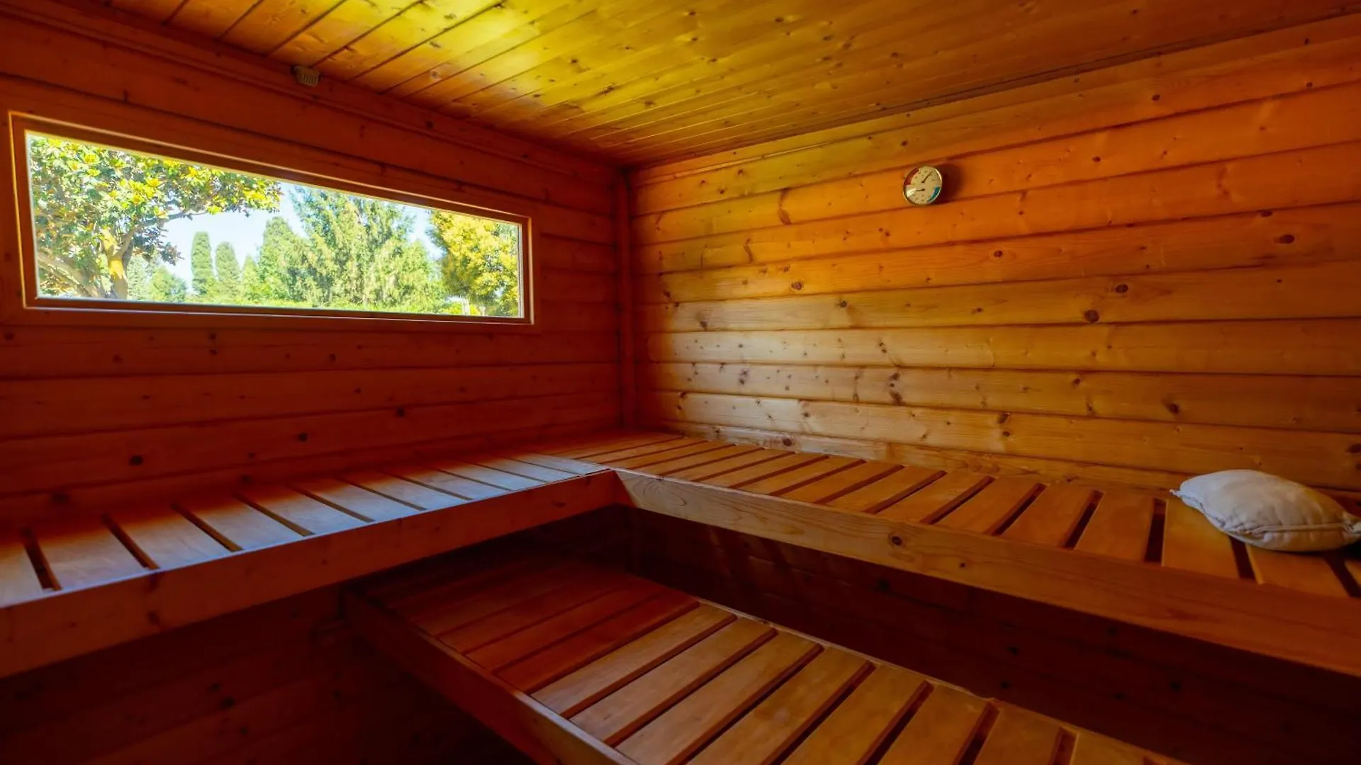 Le Mas Des Lys - Guest Houses Au Coeur De La Provence Dans Un Parc Paysage Avec Piscine, Sauna Et Boulodrome Grans Franciaország