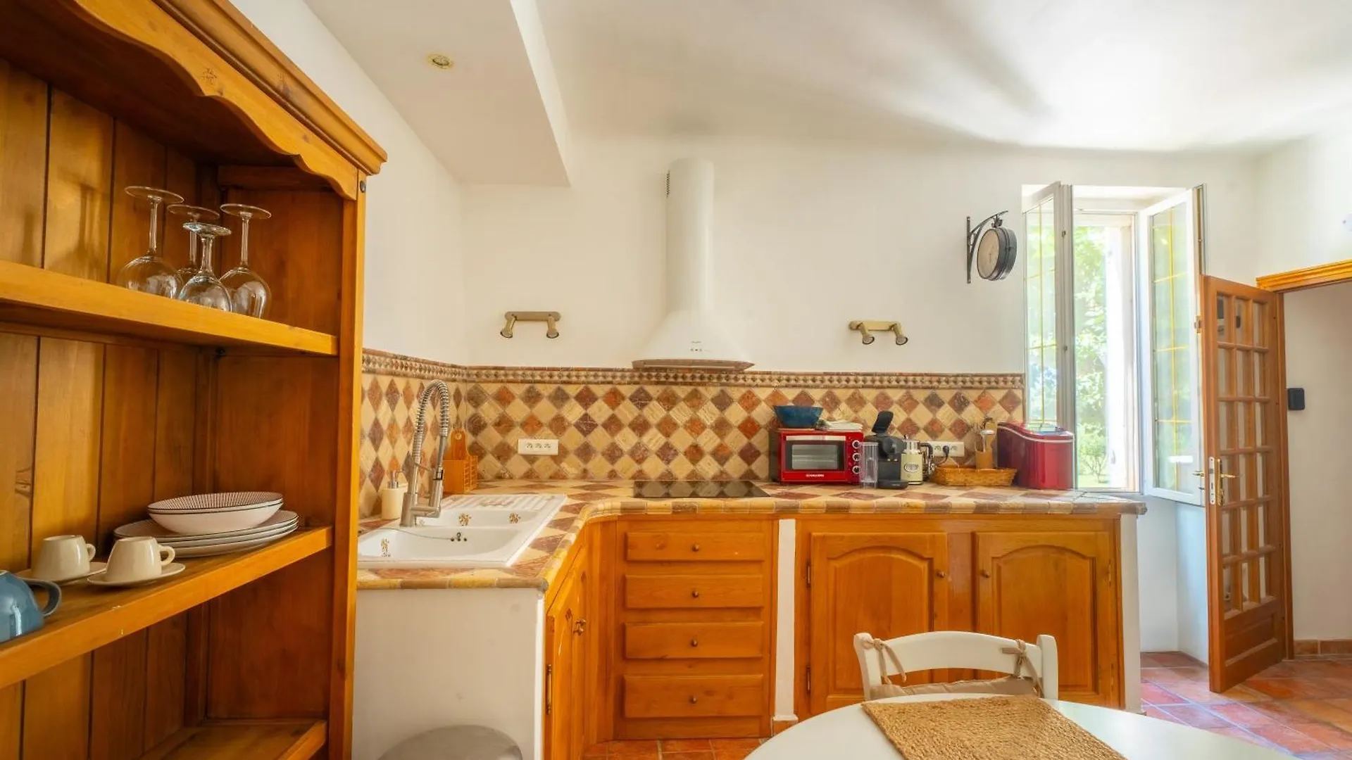 Gerendaház Le Mas Des Lys - Guest Houses Au Coeur De La Provence Dans Un Parc Paysage Avec Piscine, Sauna Et Boulodrome Grans