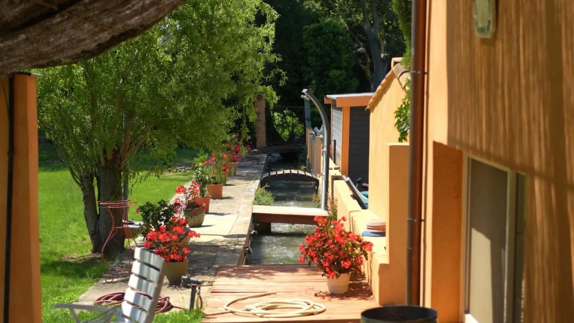 Gerendaház Le Mas Des Lys - Guest Houses Au Coeur De La Provence Dans Un Parc Paysage Avec Piscine, Sauna Et Boulodrome Grans Franciaország