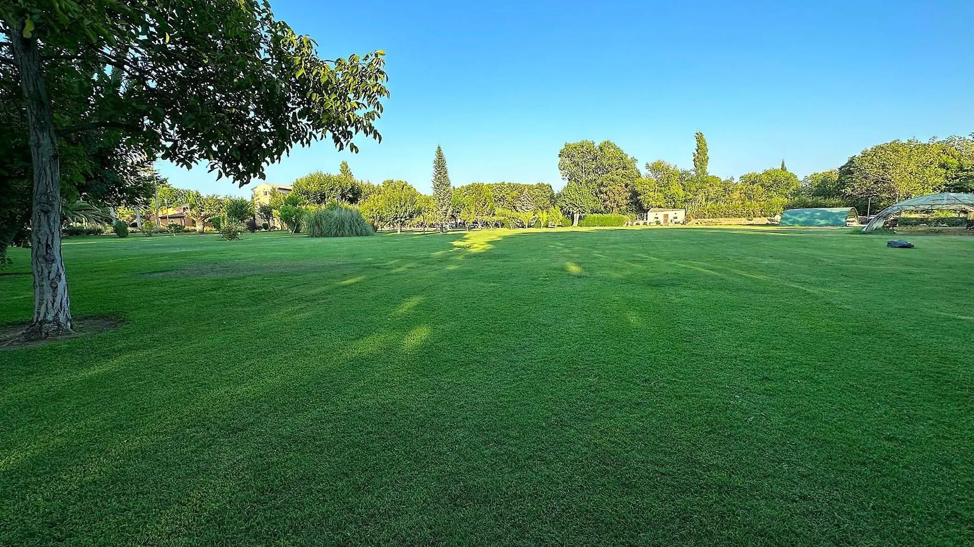 Le Mas Des Lys - Guest Houses Au Coeur De La Provence Dans Un Parc Paysage Avec Piscine, Sauna Et Boulodrome Grans Gerendaház